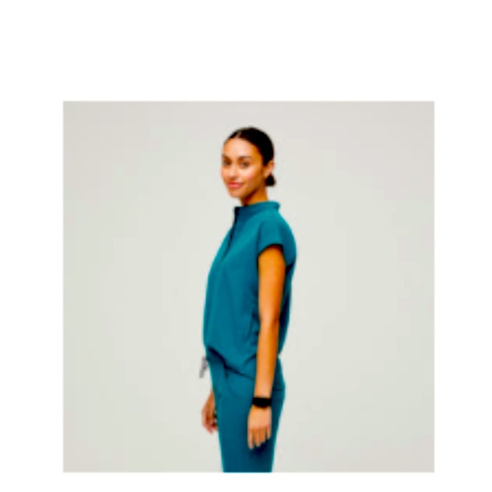 FIGS Pacific blue Rafaela top size XS great UC